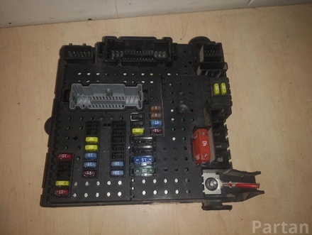 Volvo 30728512 XC90 I 2006 Fuse Box