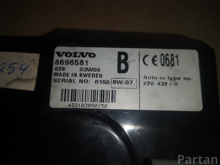 Volvo 8696581 XC90 I 2004 Multimedia interface box with control unit