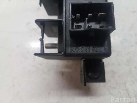 Audi 8L0941822A A8 (4D2, 4D8) 2001 Fuse Box